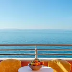 Promenada - Beachfront Apartament *