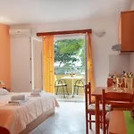 Promenada - Beachfront Apartament *