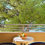 Promenada - Beachfront Apartament *