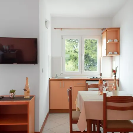 Promenada - Beachfront Тучепи