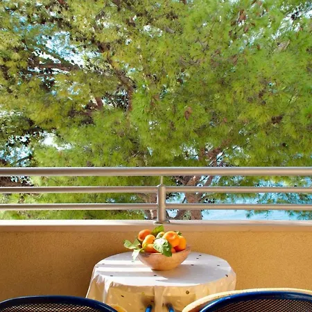 Promenada - Beachfront Апартаменты *