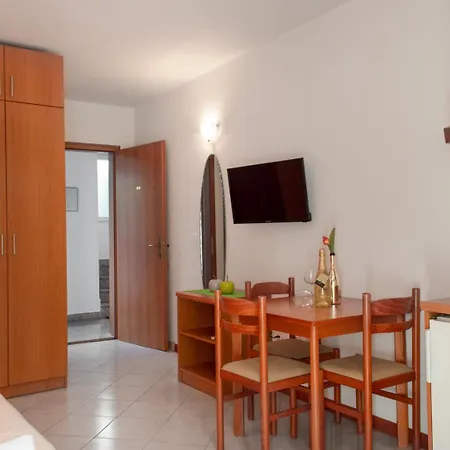 Апартаменты Promenada - Beachfront Тучепи