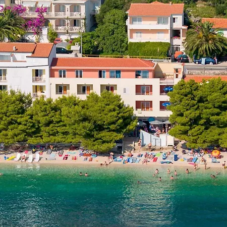 Promenada - Beachfront Apartments *