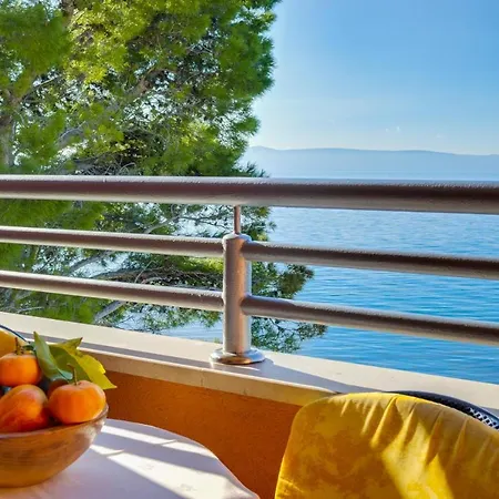 Promenada - Beachfront Apartments Tučepi