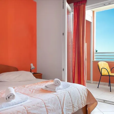 Promenada - Beachfront Apartments *