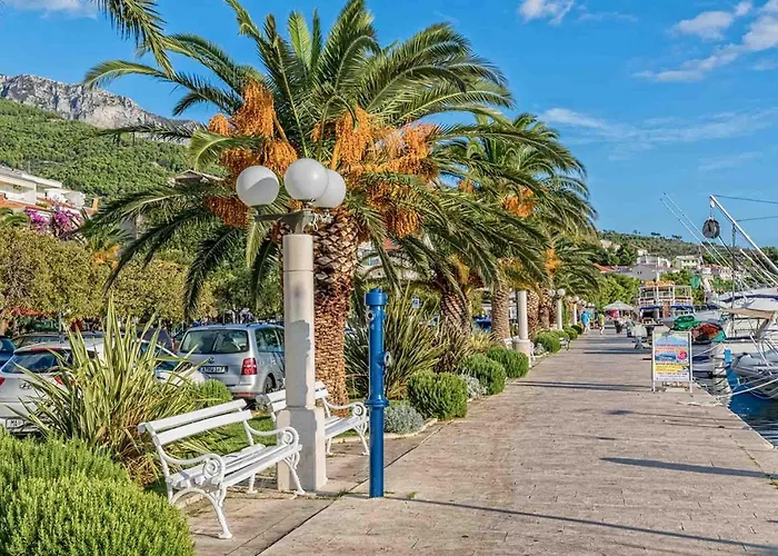 Promenada - Beachfront Apartament *