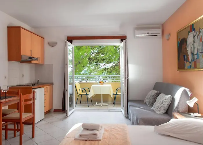 Promenada - Beachfront Apartament *